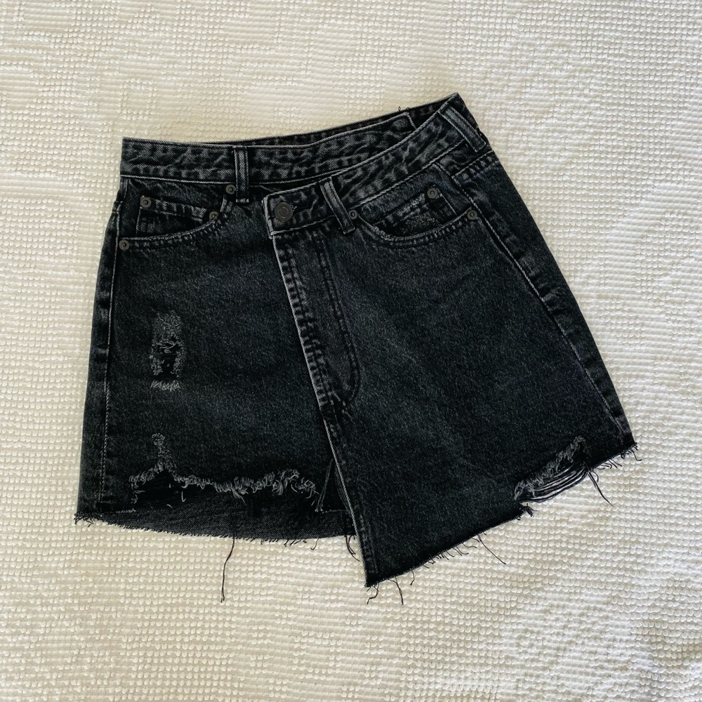 NWOT Gianni Bini Black Asymmetric Denim Skirt